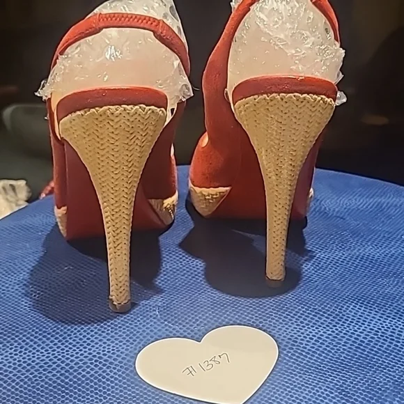 Christian Louboutin heels Sz 38.(#1387)red suede w/ 4.75" heel and 1" platform. - Picture 16 of 17